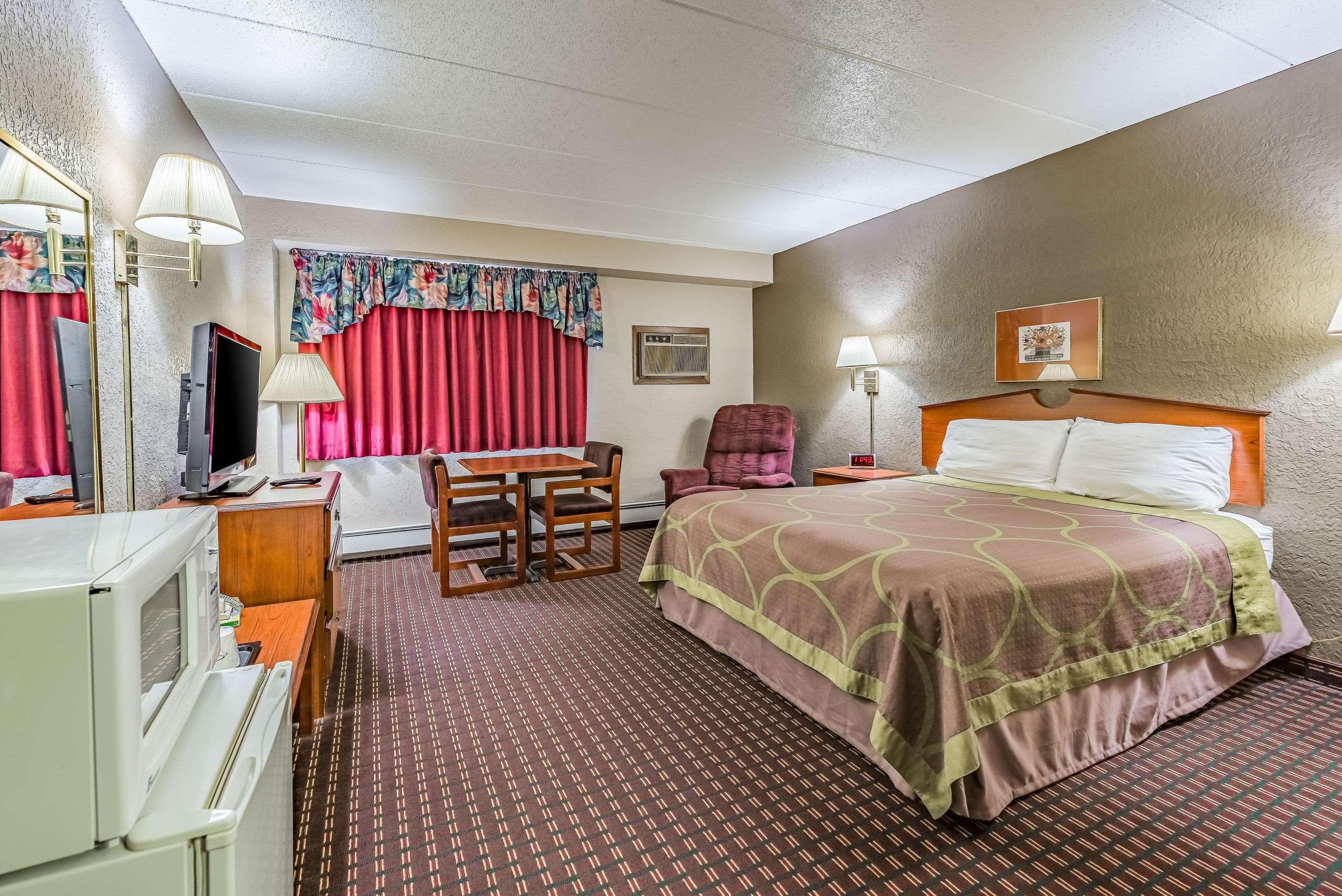 Rodeway Inn Saint Joseph Exterior photo