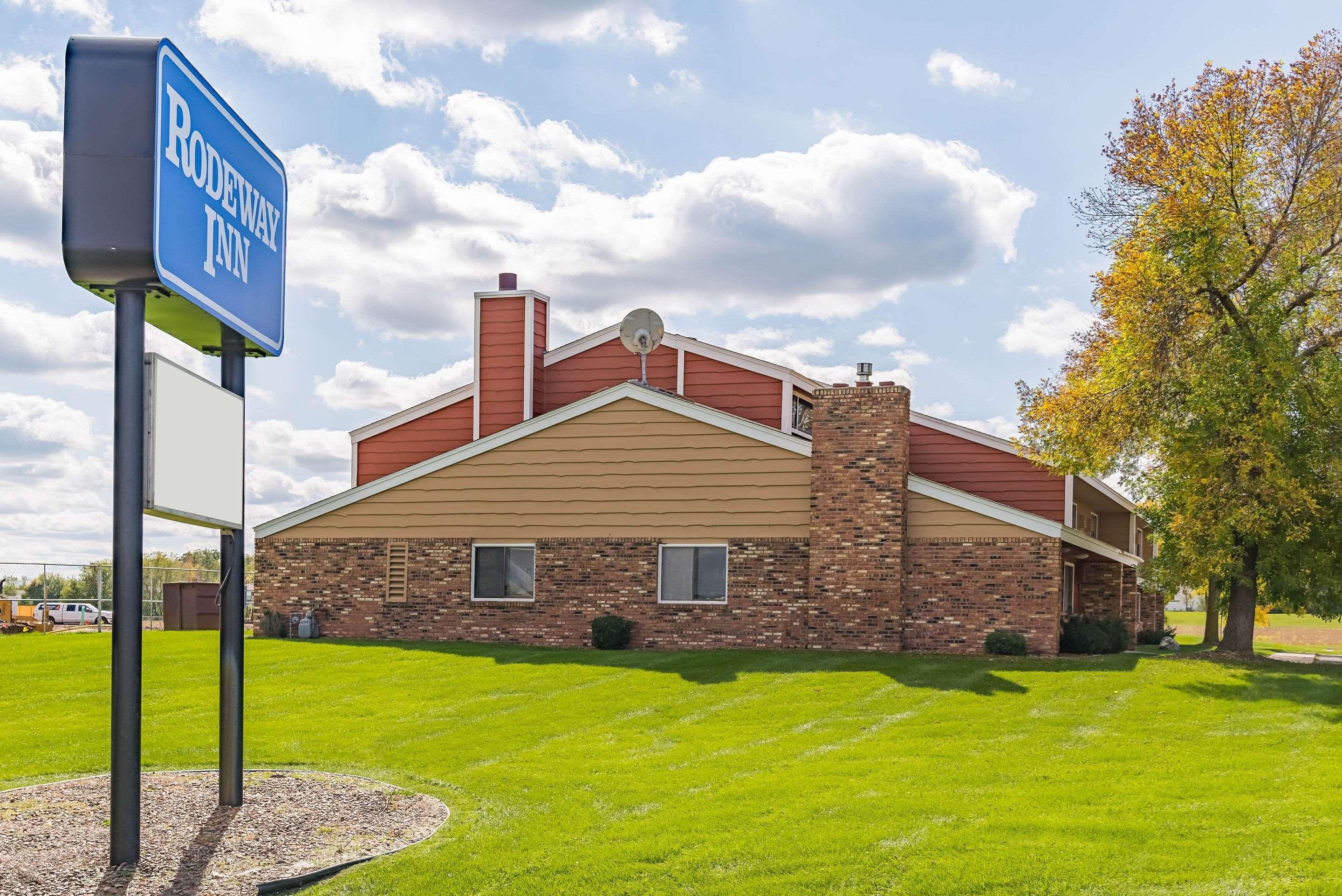 Rodeway Inn Saint Joseph Exterior photo