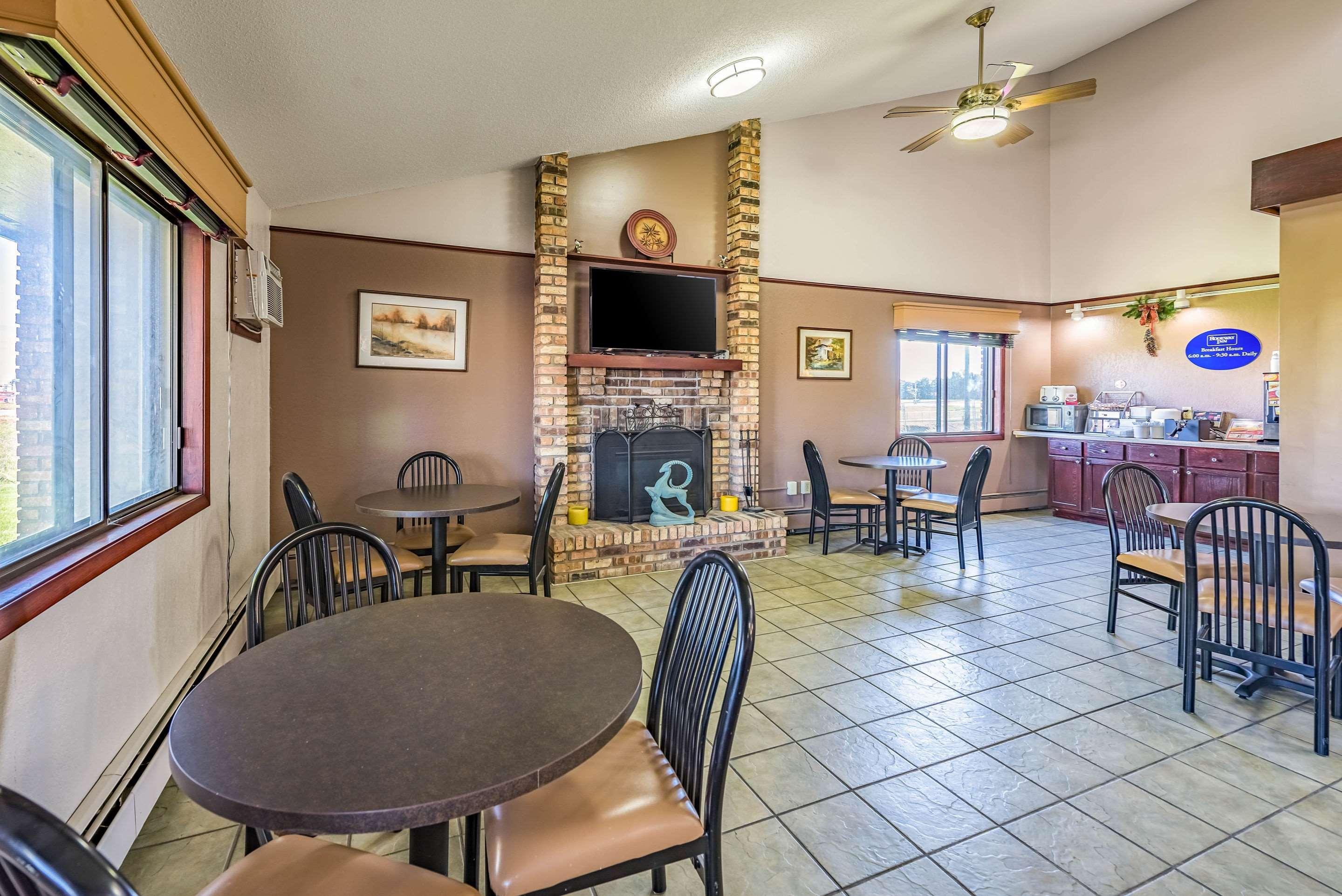 Rodeway Inn Saint Joseph Exterior photo